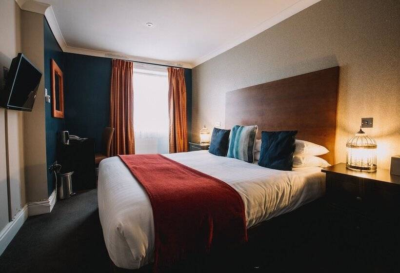 הוסטל The Sun Hotel & Bar