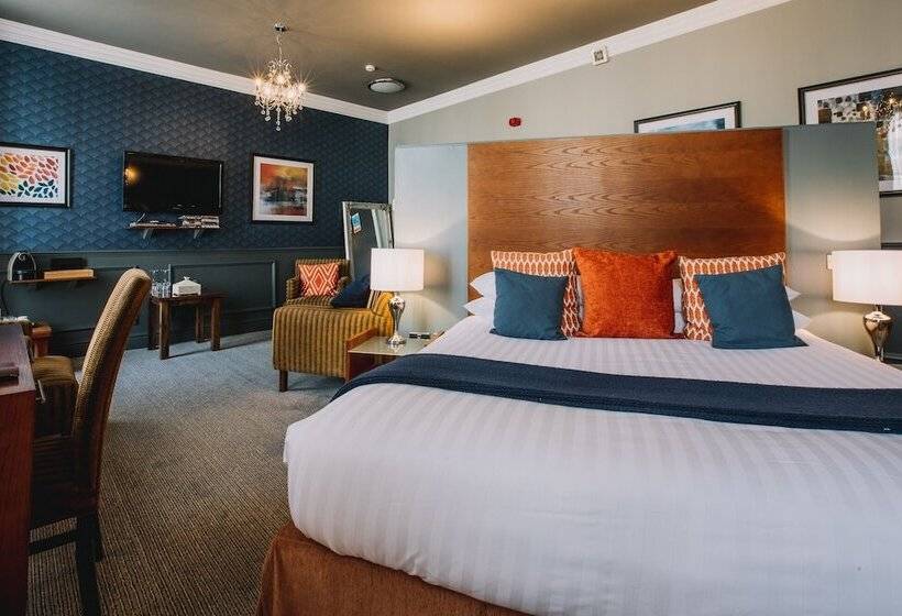 הוסטל The Sun Hotel & Bar