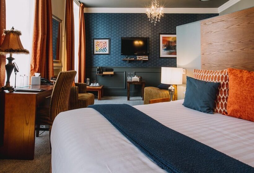 הוסטל The Sun Hotel & Bar