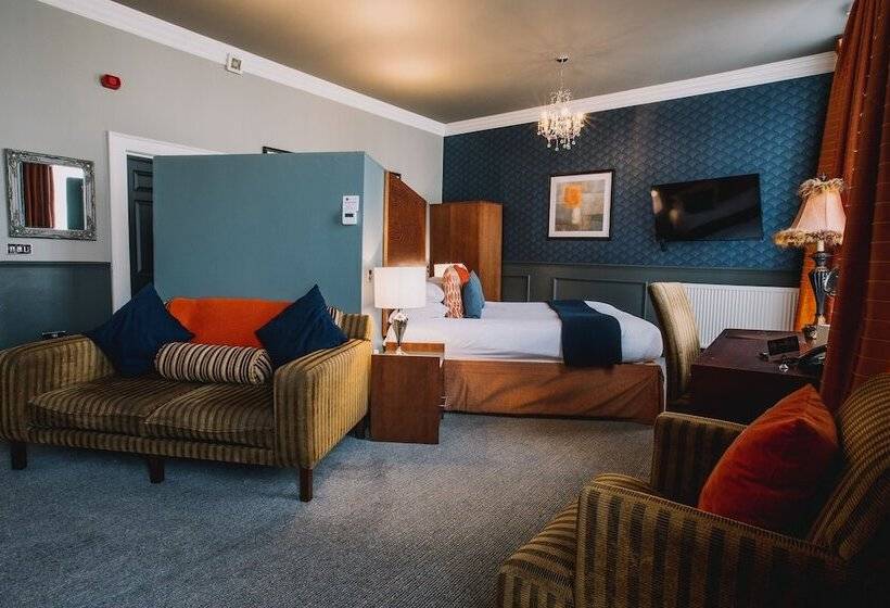 הוסטל The Sun Hotel & Bar