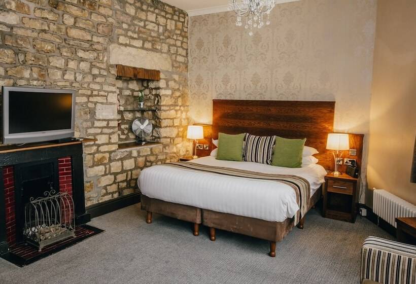 הוסטל The Sun Hotel & Bar