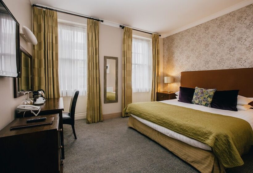 הוסטל The Sun Hotel & Bar