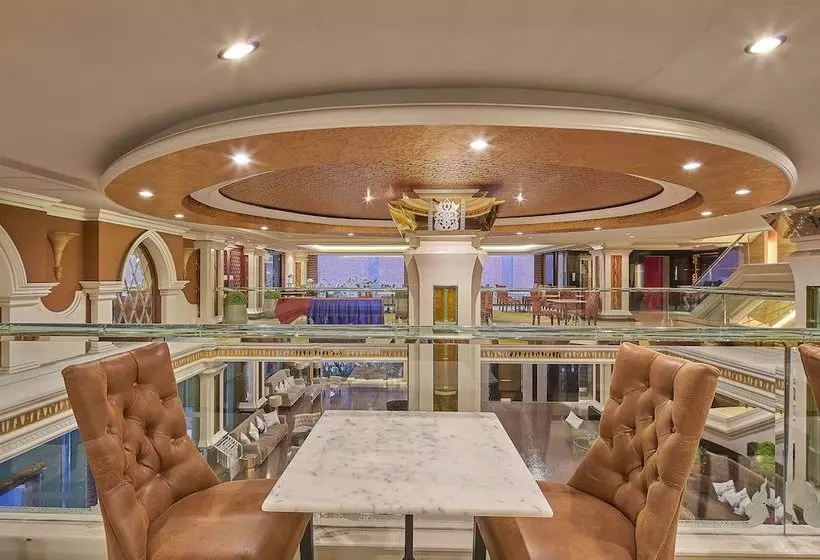 هتل Floral  · Dolphin Circle Pattaya