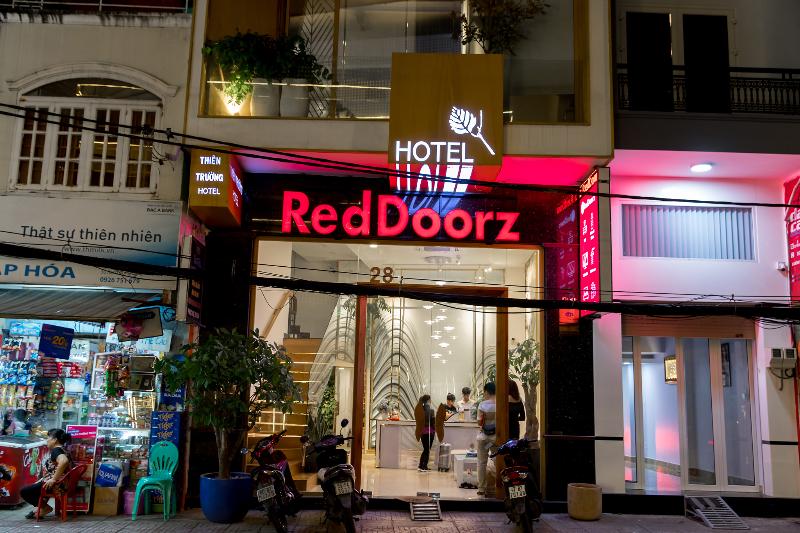 هتل Reddoorz Plus Near Saigon Train Station