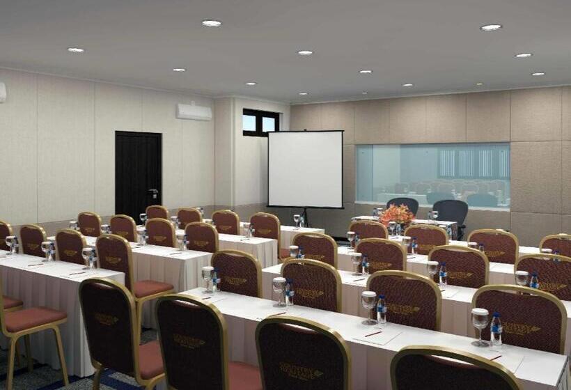 فندق Reddoorz Premium @ Raya Nginden