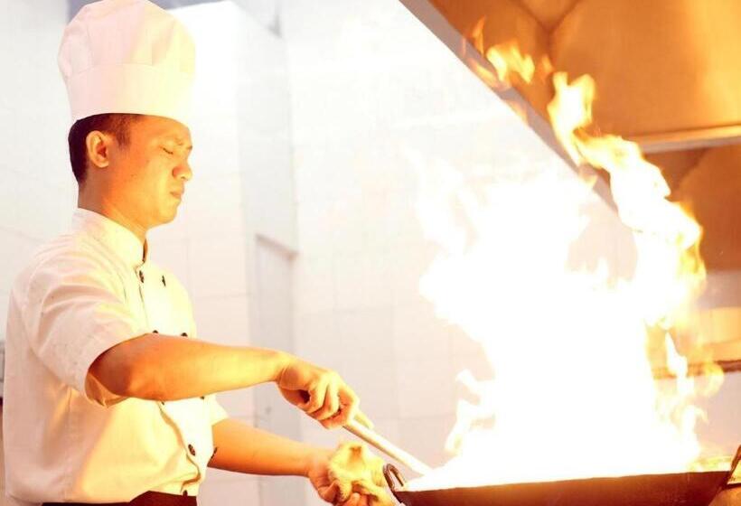 فندق Reddoorz Premium @ Raya Nginden