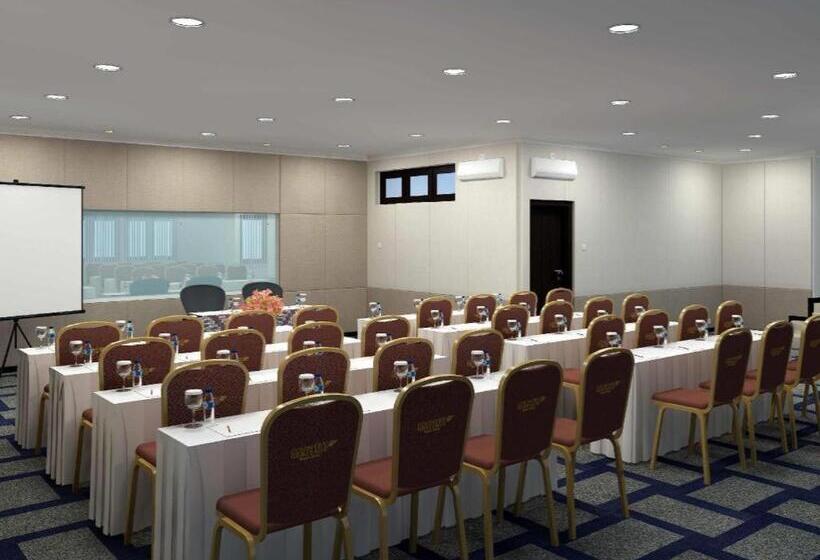 فندق Reddoorz Premium @ Raya Nginden