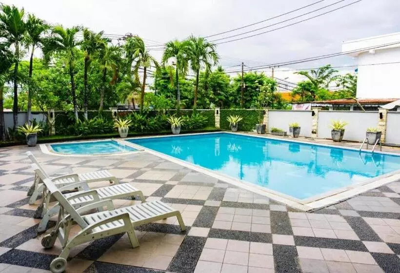 Hotelli Reddoorz Premium @ Raya Nginden