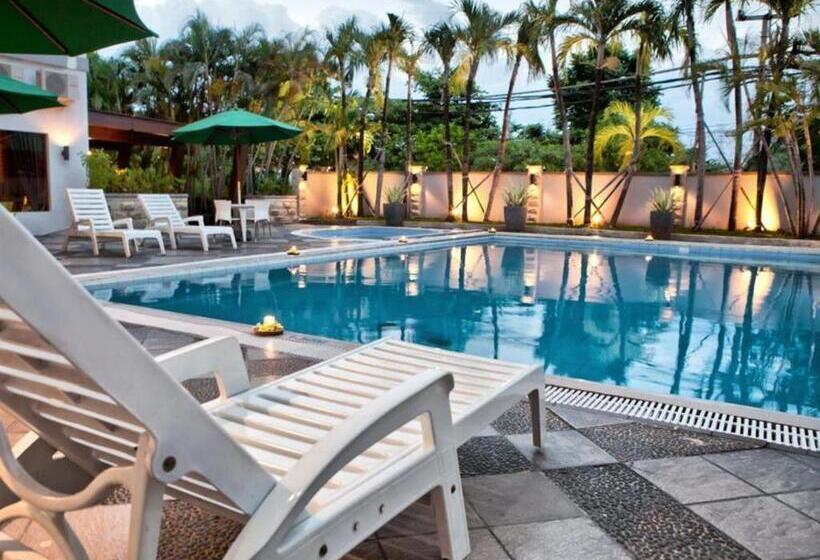 فندق Reddoorz Premium @ Raya Nginden