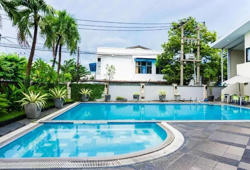 Hotelli Reddoorz Premium @ Raya Nginden