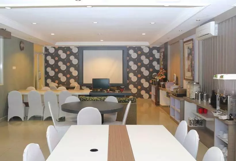 ホテル Airy Syariah Bandara Juanda Sidoarjo