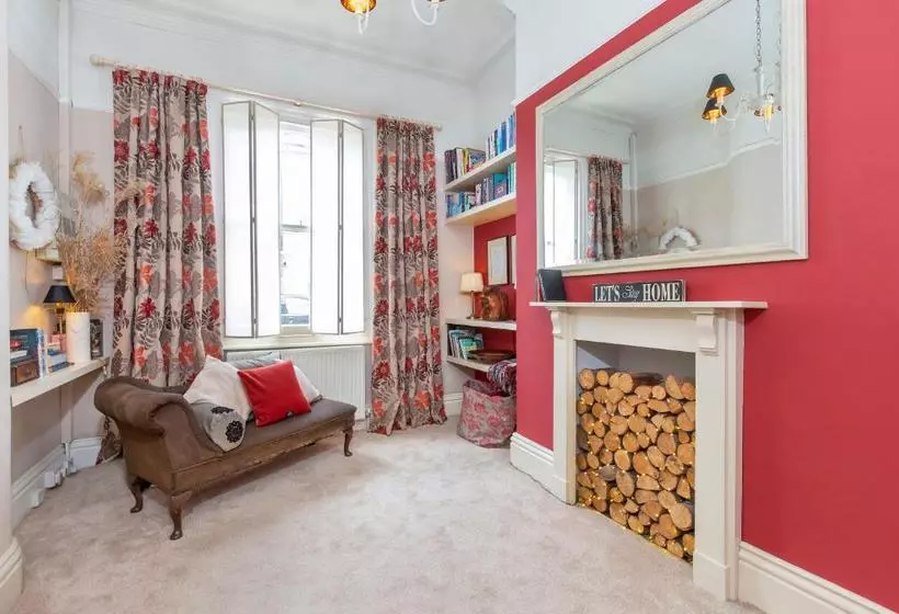 پانسیون Ashley Guest House