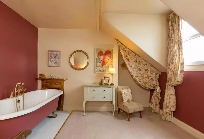 پانسیون Ashley Guest House