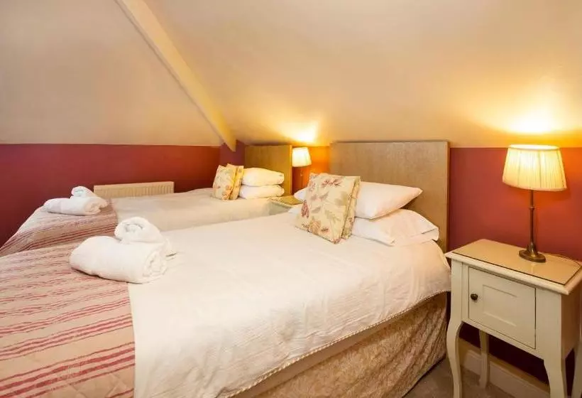 پانسیون Ashley Guest House