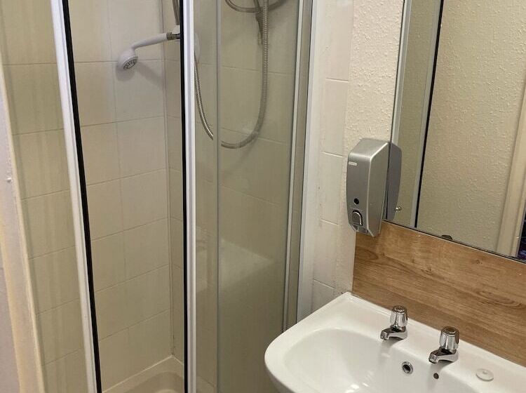 بنسيون Fawlty Towers