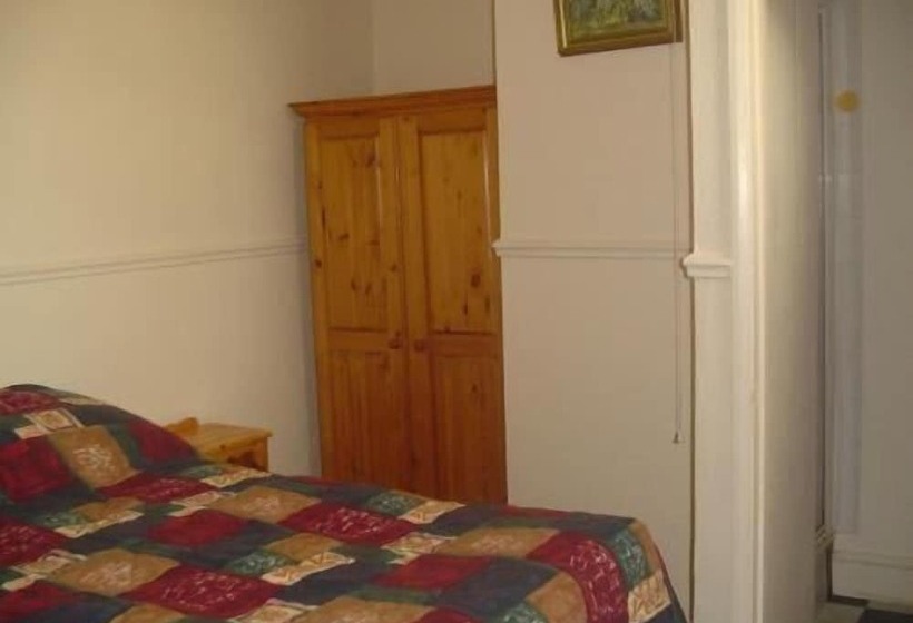 بنسيون Fawlty Towers