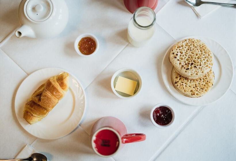 بنسيون Red Mullions Guest House