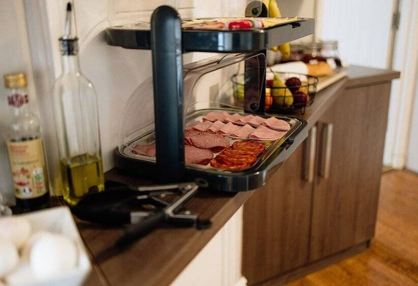 بنسيون Red Mullions Guest House