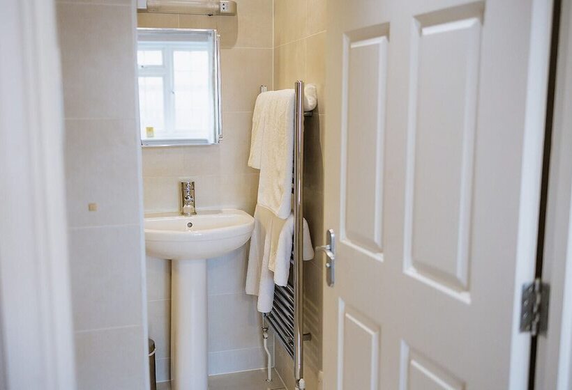 بنسيون Red Mullions Guest House