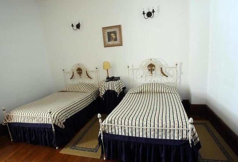 بنسيون Solar De Chacim   Turismo De Habitação