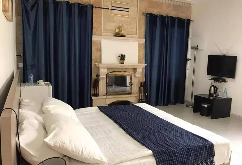 Luna Motel