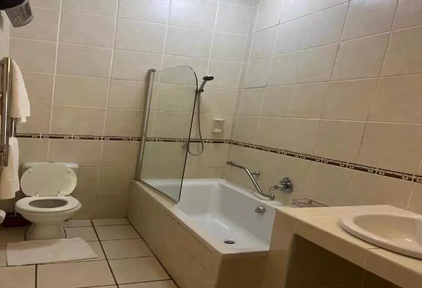 Majatalo Beyond Cui Bono