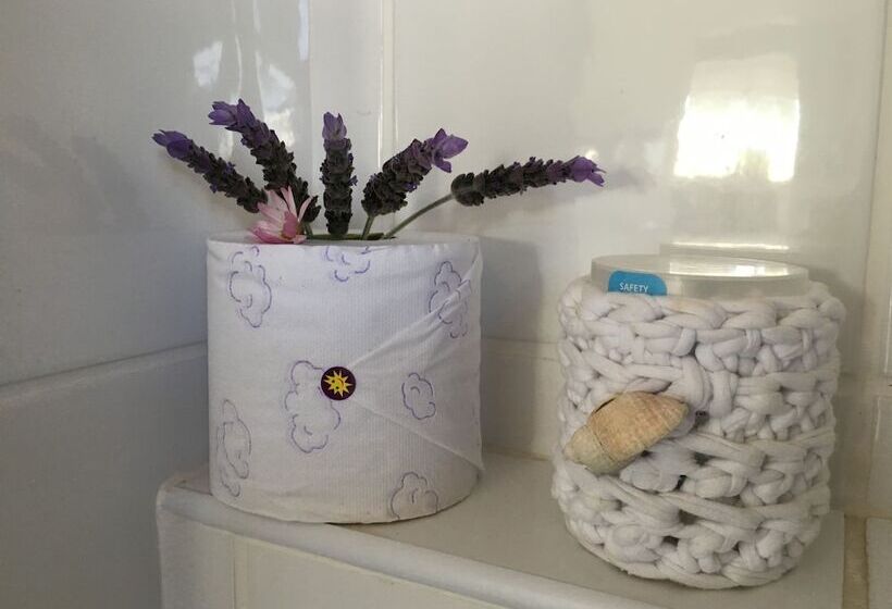 膳宿费 Farr Out Guesthouse