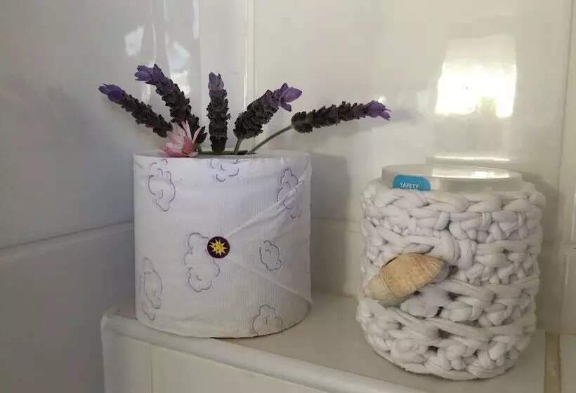 Majatalo Farr Out Guesthouse