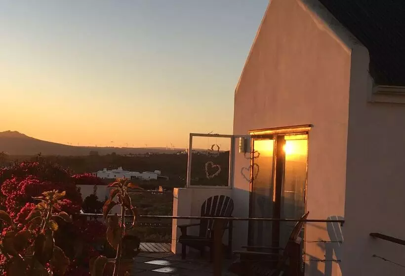 Majatalo Farr Out Guesthouse