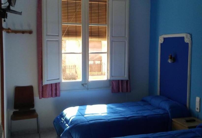 پانسیون Hostal Porta De Ferro