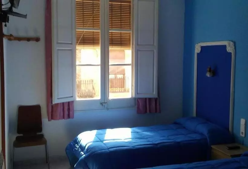 پانسیون Hostal Porta De Ferro