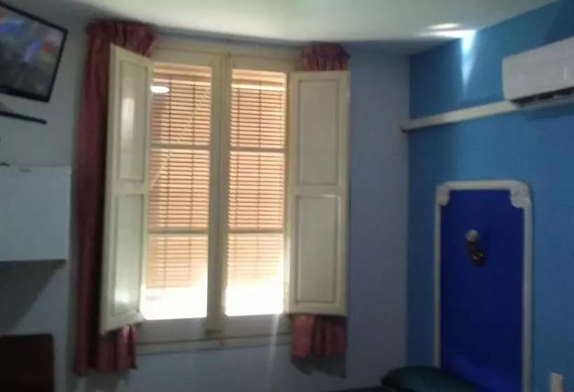 پانسیون Hostal Porta De Ferro