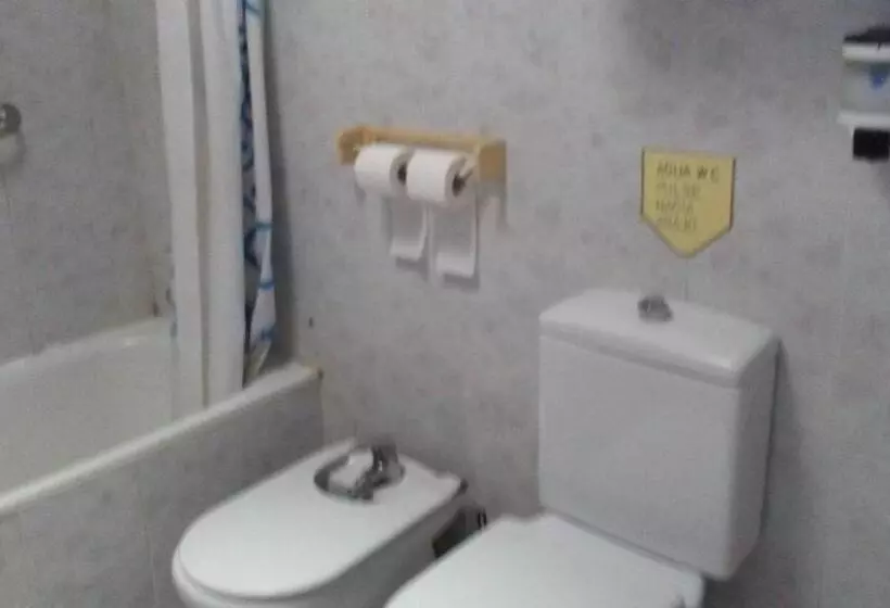 پانسیون Hostal Porta De Ferro