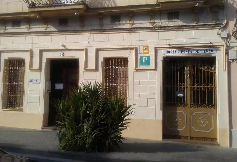 پانسیون Hostal Porta De Ferro