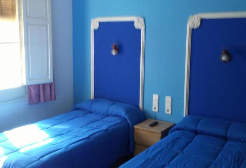 پانسیون Hostal Porta De Ferro