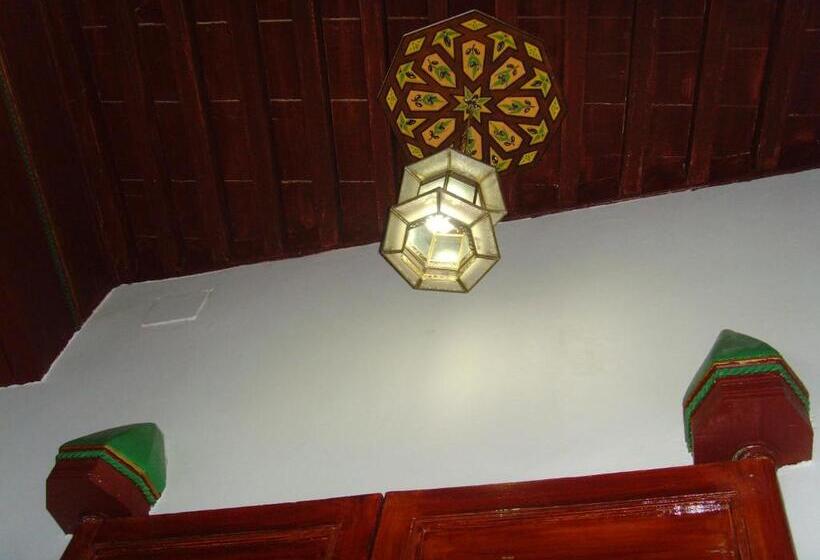 ペンション La Colombe Blanche