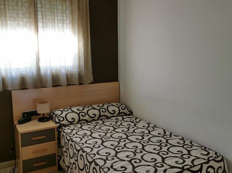 بنسيون Hostal Talavera