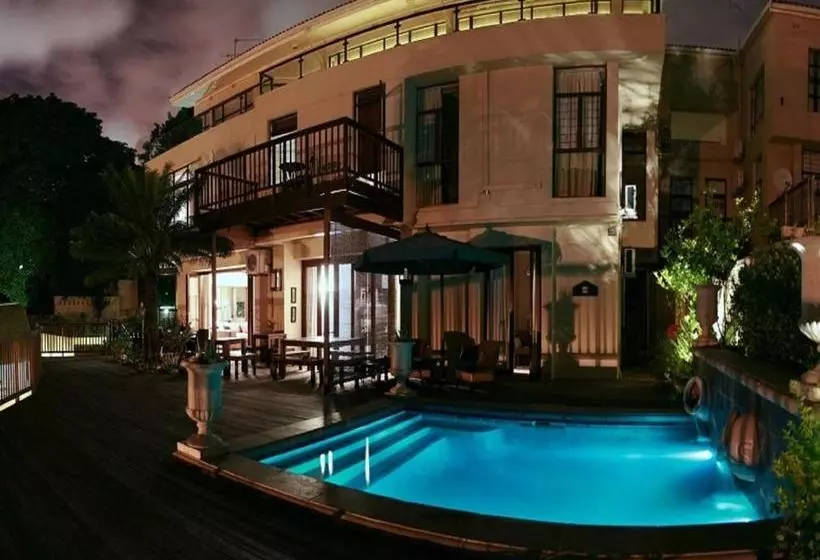 پانسیون Lembali Lodge Luxury Guesthouse