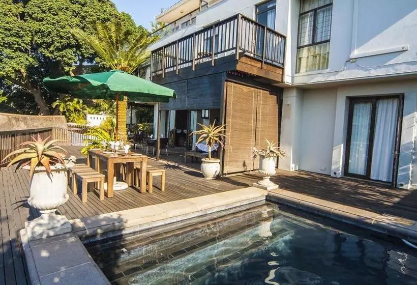 پانسیون Lembali Lodge Luxury Guesthouse