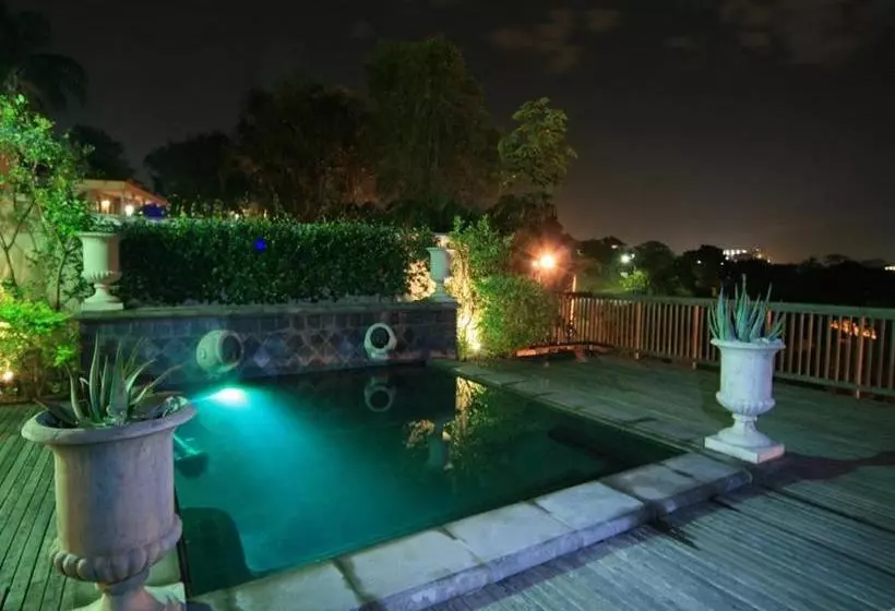 پانسیون Lembali Lodge Luxury Guesthouse