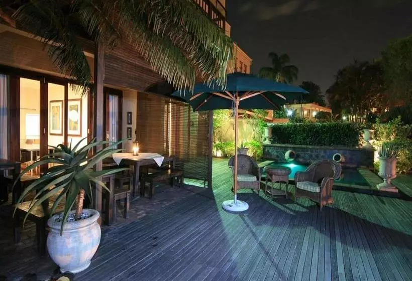 پانسیون Lembali Lodge Luxury Guesthouse