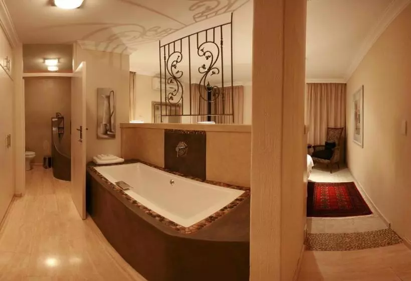 پانسیون Lembali Lodge Luxury Guesthouse