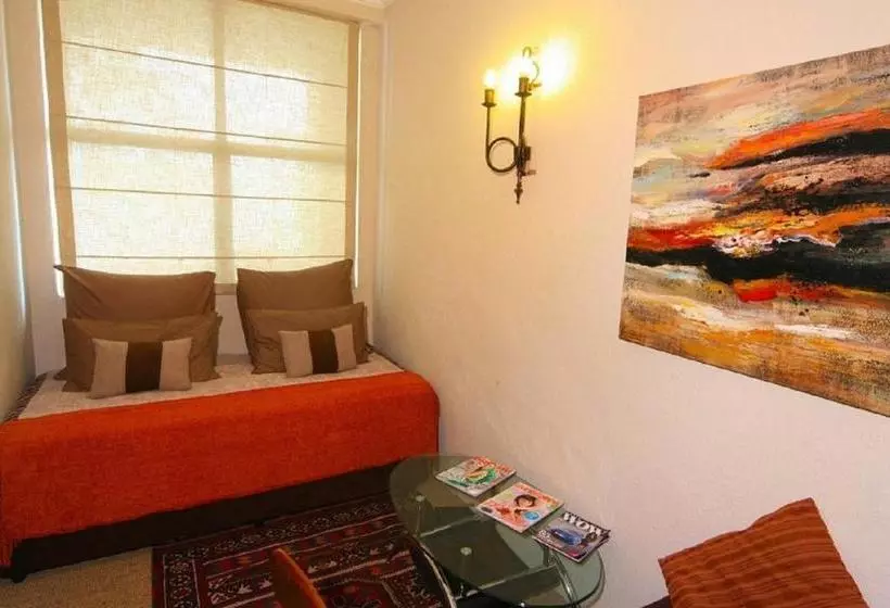پانسیون Lembali Lodge Luxury Guesthouse
