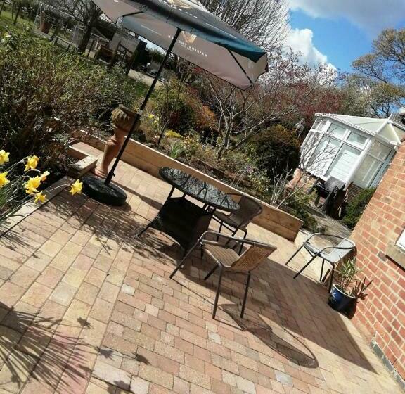 פנסיון Risley Guest House