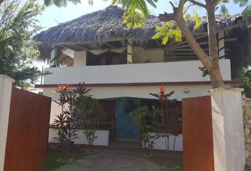 پانسیون Villa La Caleta