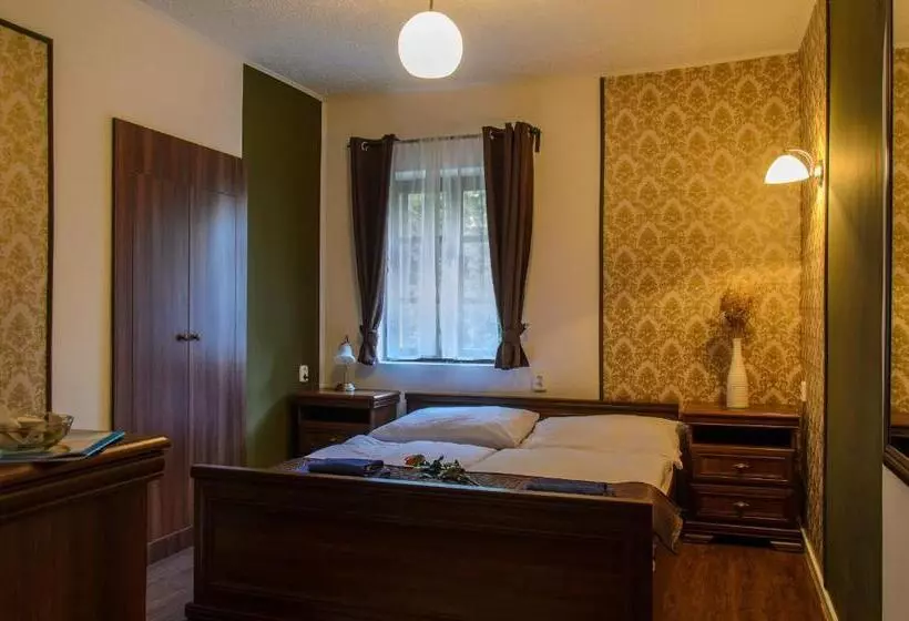 ペンション Zámecký Penzion Rotunda