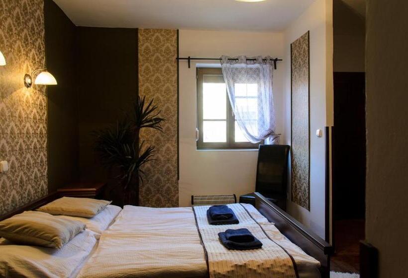 פנסיון Zámecký Penzion Rotunda