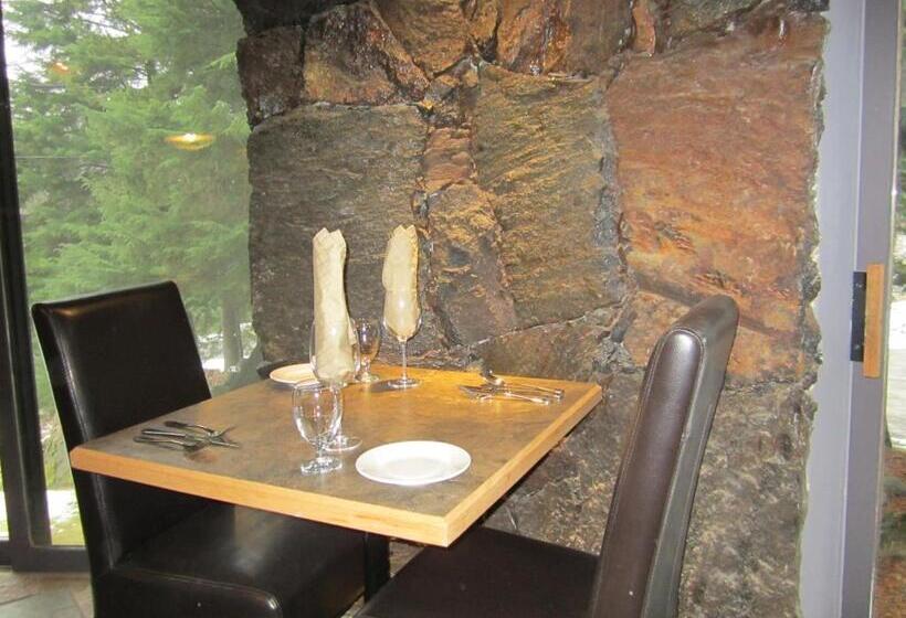 ユースホステル The Lodge At Skeena Landing