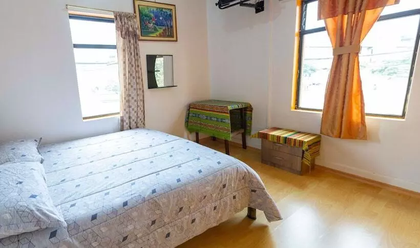 ペンション Whipala Hostal