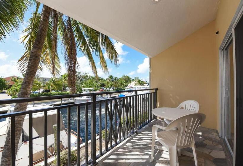 Общежитие Waterside Suites And Marina